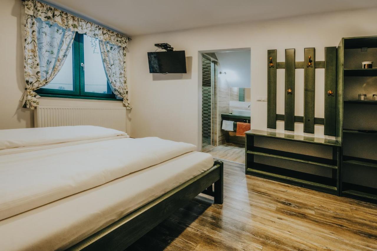 Bed and Breakfast Kadarhaz Vlahita Exterior foto