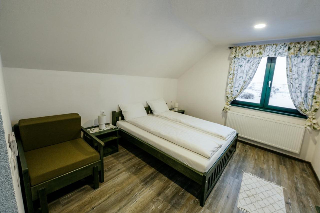 Bed and Breakfast Kadarhaz Vlahita Exterior foto