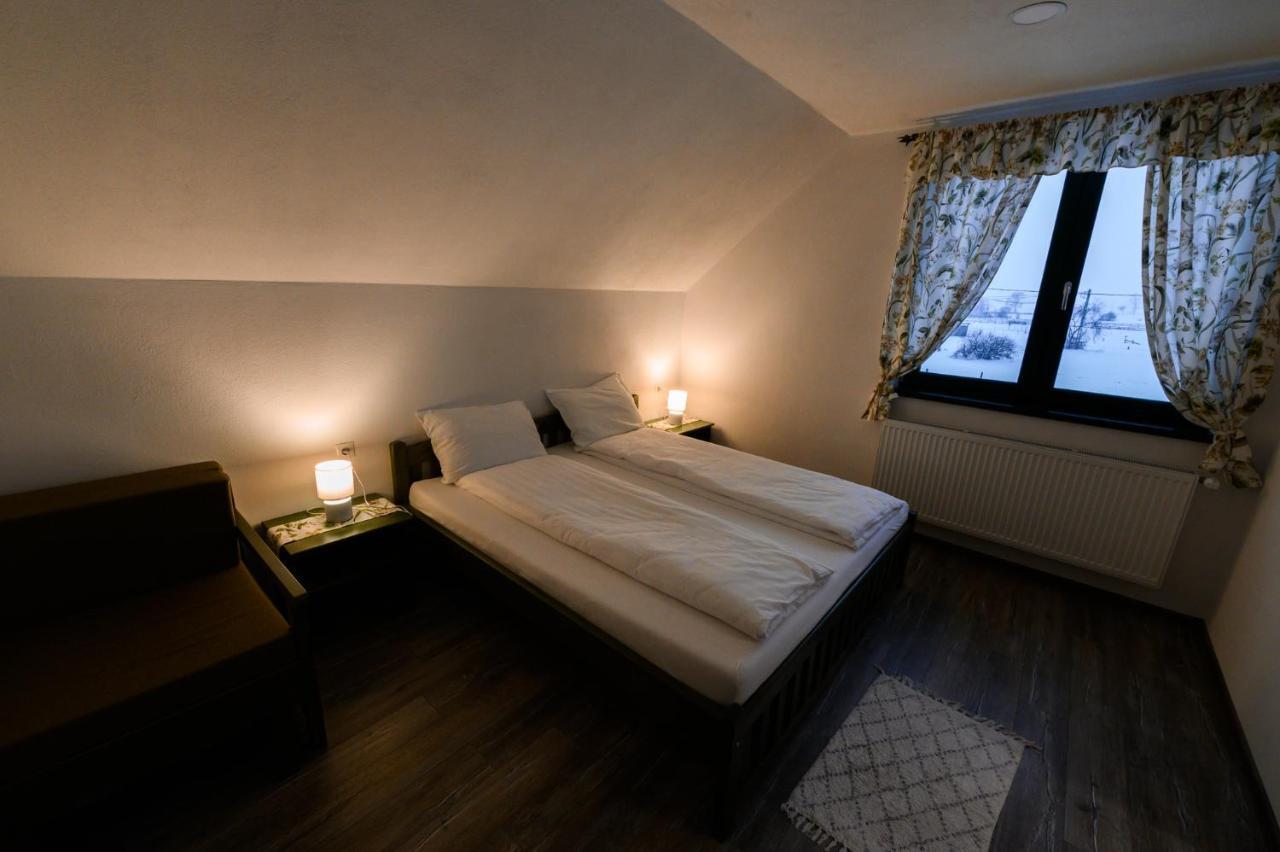 Bed and Breakfast Kadarhaz Vlahita Exterior foto